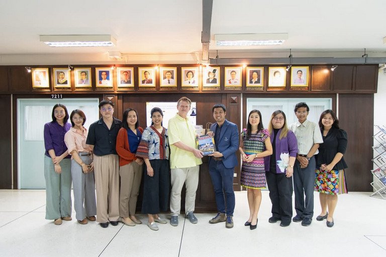 Dekoratives Bild der Kachel 'Besuch an der Chiang Mai University in Thailand'