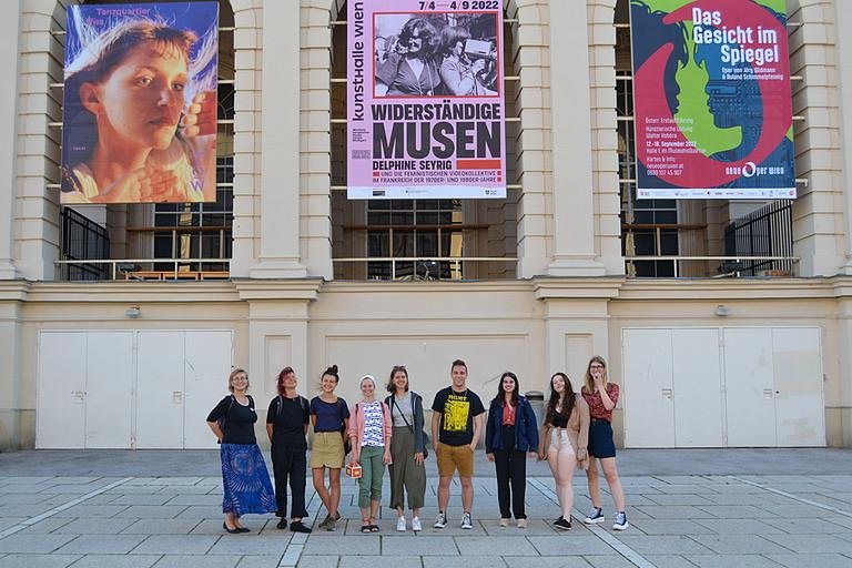 Dekoratives Bild der Kachel 'Feminismus und Videokunst'