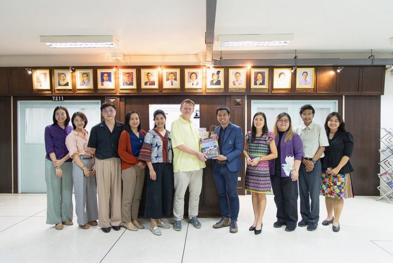 Dr. Michael de Jong, Geschäftsführer des Sprachenzentrums der Universität Passau wurde Anfang März herzlich an der Chiang Mai University empfangen, Foto: Chiang Mai University