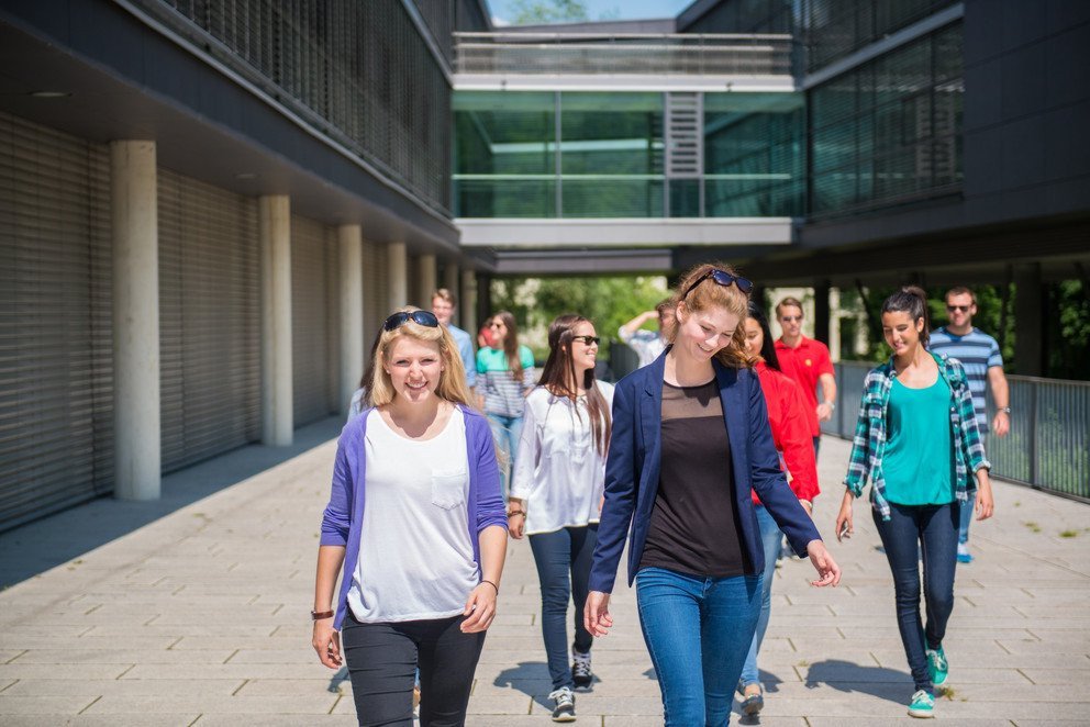 Beispielbild von Studierenden