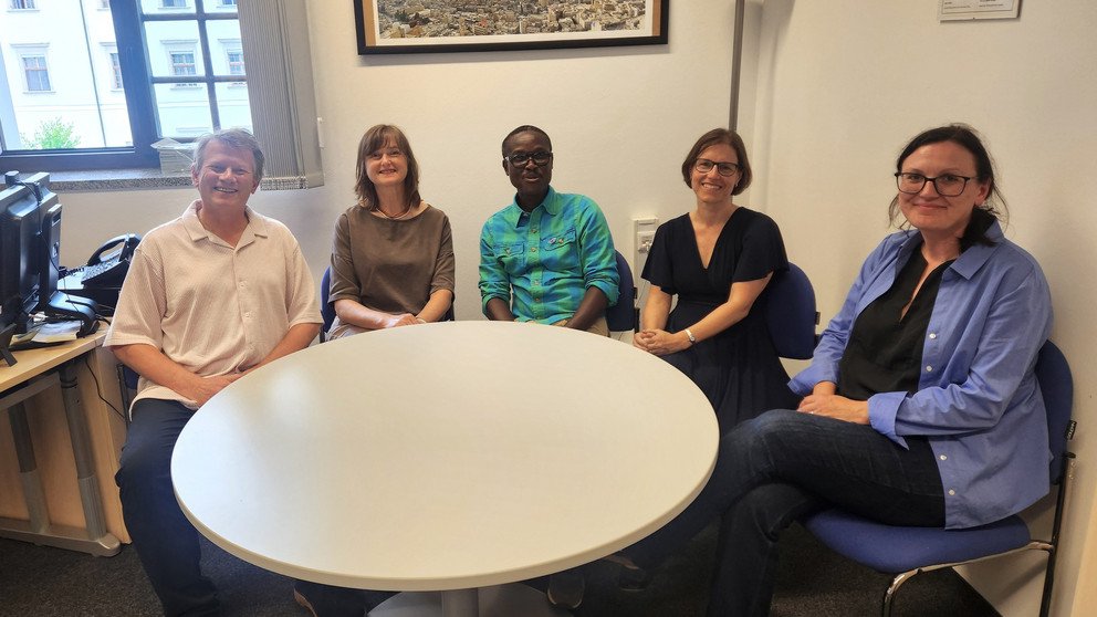 Dr. Michael de Jong und Dott. Cristina Pontalti Ehrhardt, die Internationale Netzwerkkoordinatorin am ZLF f&uuml;r global.trex sowie Lektorin f&uuml;r Englisch Ophelia Blake, sowie die Teamkoordinatorin und Lektorin f&uuml;r Deutsch als Fremdsprache, Melanie Kunz,